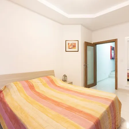 Cosy Spacious 1br Apt With Large Private Terrace By 360 Estates *